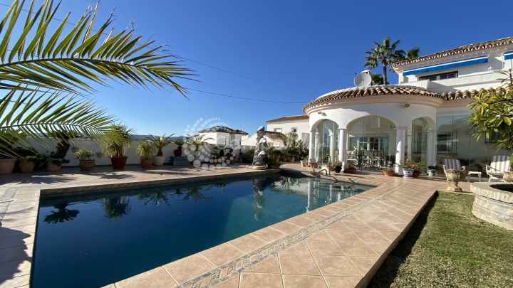 Estepona, Super detached villa in immaculate condition with spectacular sea views.