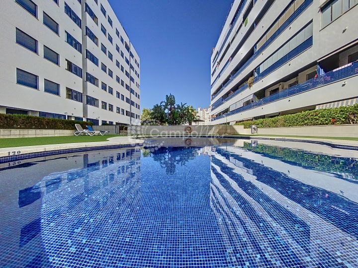 Estepona, Elegant 3-Bedroom Apartment in Estepona Puerto