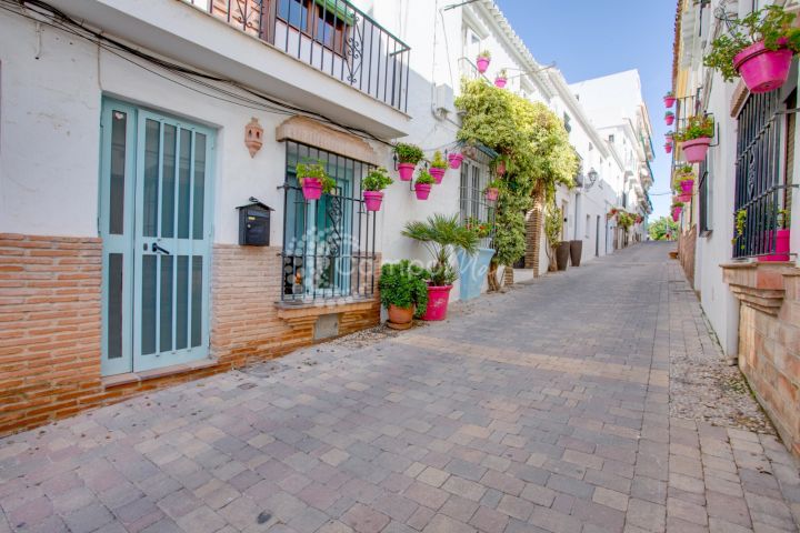 Estepona, Apartamento en planta baja disponible en el corazón del Casco Antiguo de Estepona