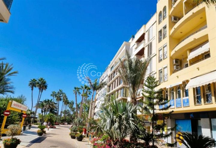 Estepona, Opportunity - front line apartment in the heart of Estepona Town