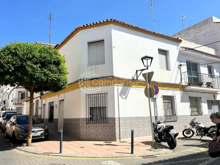 Estepona, Casa de pueblo para reformar en Estepona.