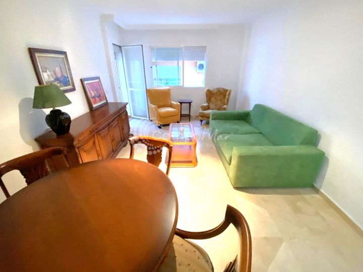 Estepona, Amplio apartamento de dos dormitorios situado en el corazón de la ciudad de Estepona.