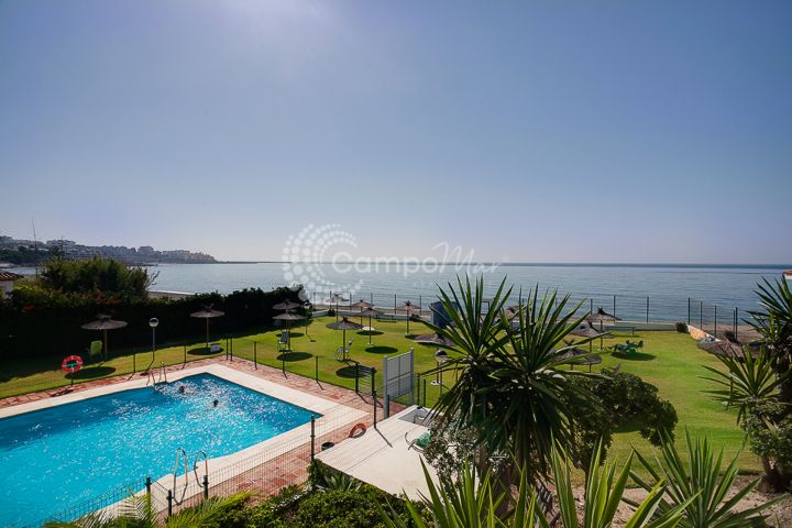 Estepona, Beachside reformed two bedroom apartment for sale in Bahia de Estepona