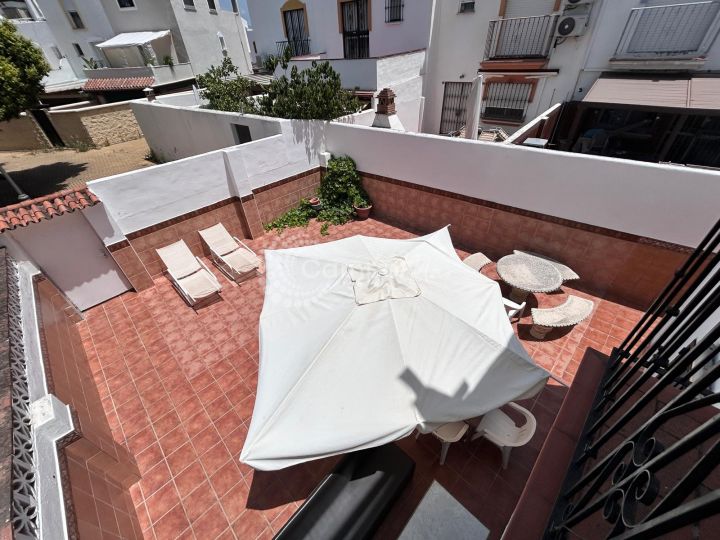 Estepona, Estupenda adosada en Estepona pueblo con gran potencial