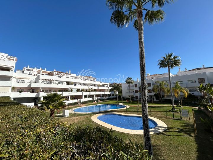 Estepona, Amplio apartamento en planta baja con jardín en Selwo, Estepona