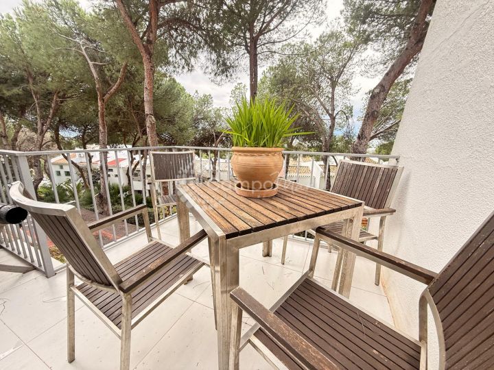 Estepona, Acogedor apartamento reformado en Seghers, Estepona, con vistas al mar