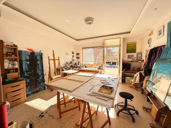 Estepona, Local en venta con múltiples posibilidades en el corazón de Estepona