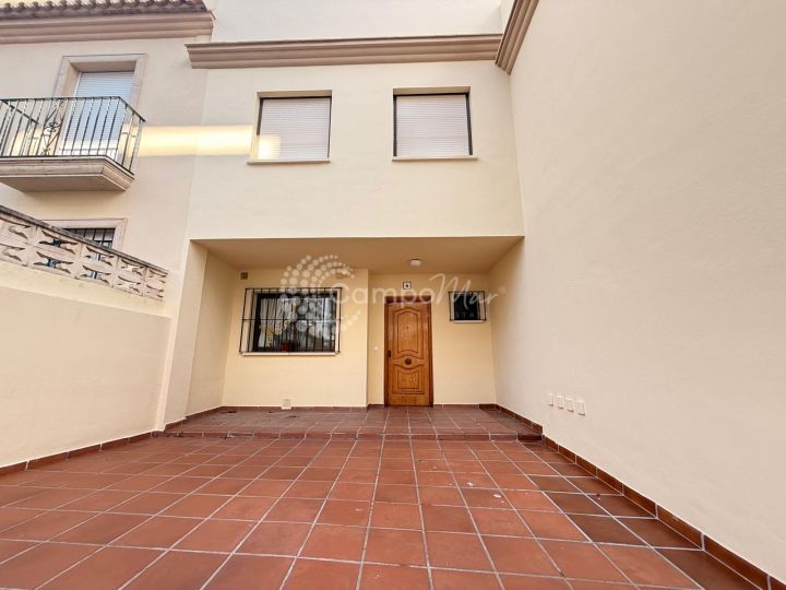 Estepona, Large family townhouse with plenty of potential in the heart of Estepona Town.