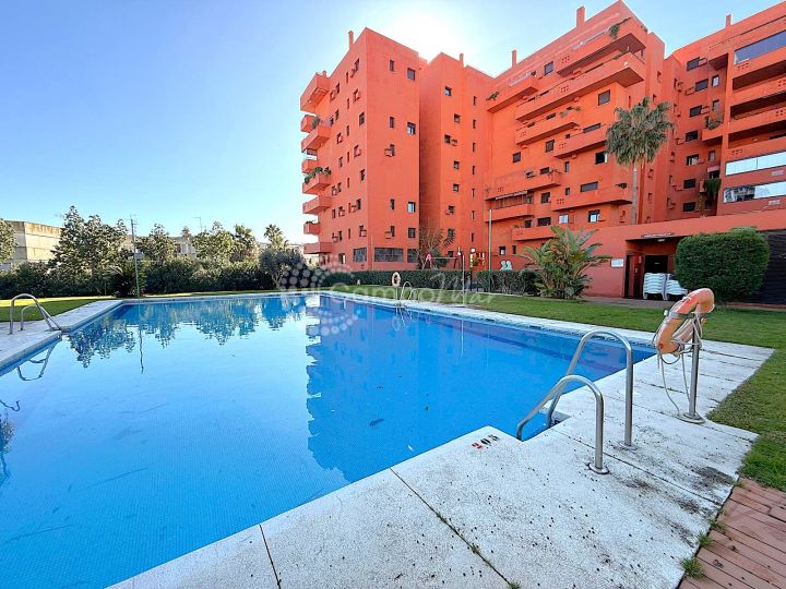 Estepona, Spacious and bright apartment in a central location close to the beach in Estepona