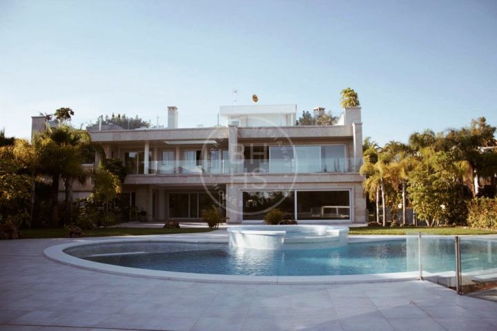 Villas for sale in Marbella East