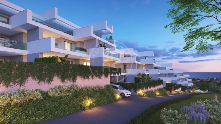 Complejo de apartamentos totalmente renovados con vistas al mar en Manilva