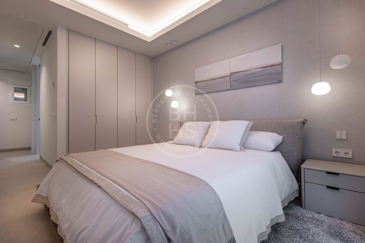 Four-bedroom apartment in a beachfront luxury development in Estepona