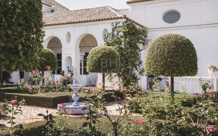 Extraordinary frontline golf residence in Altos de Valderrama, Sotogrande