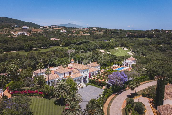 Extraordinary frontline golf residence in Altos de Valderrama, Sotogrande