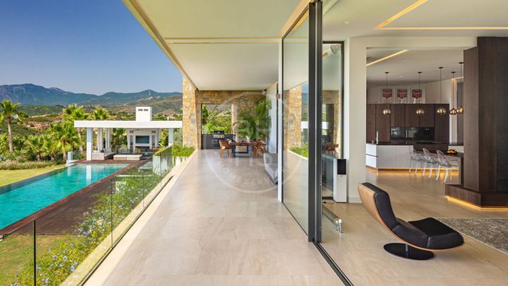 Brand-new ultra-modern villa with panoramic views in Marbella Golf Resort