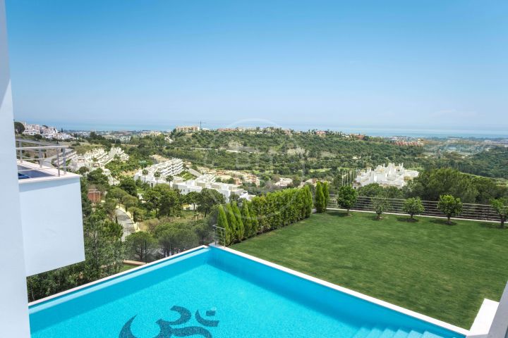 Huge state-of-the-art villa with panoramic views in a private location in Benahavís
