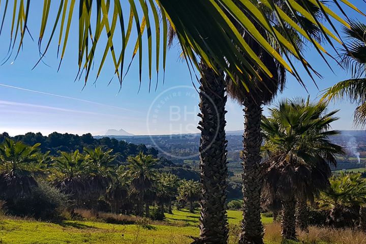Great investment opportunity: unique villa with a plot of almost 20 hectares in Sotogrande, one of the most exclusive residential areas in the south of Spain
