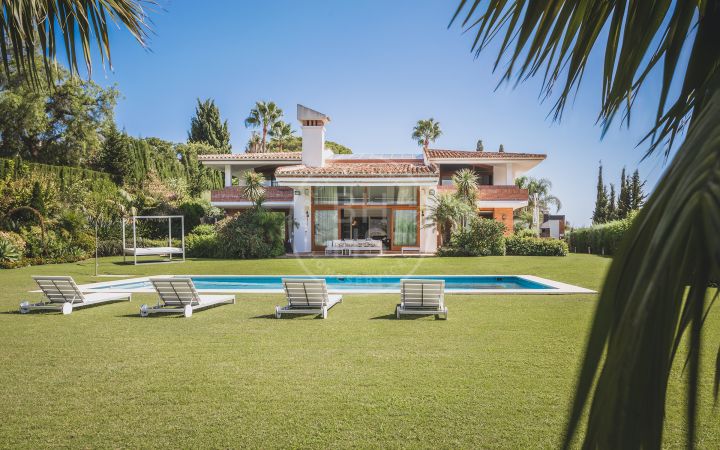 Family villa and adjoining plot ideal as a investment in Hacienda Las Chapas, East Marbella