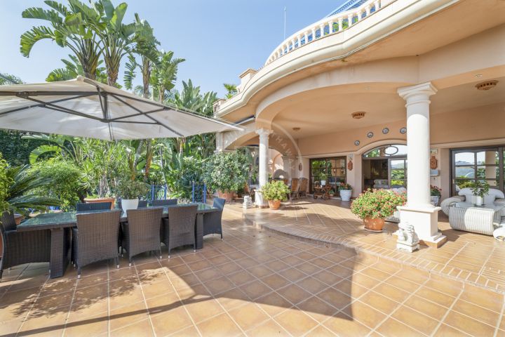 Spectacular mansion with private tennis court in Aloha, Nueva Andalucía
