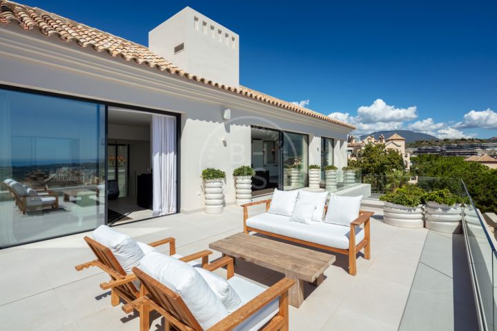 Bespoke ultra luxury villa with panoramic views in La Quinta, Benahavís