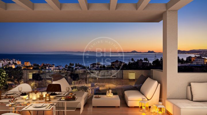 Luxury penthouse in a brand-new complex with sea views and ready to move in in Estepona