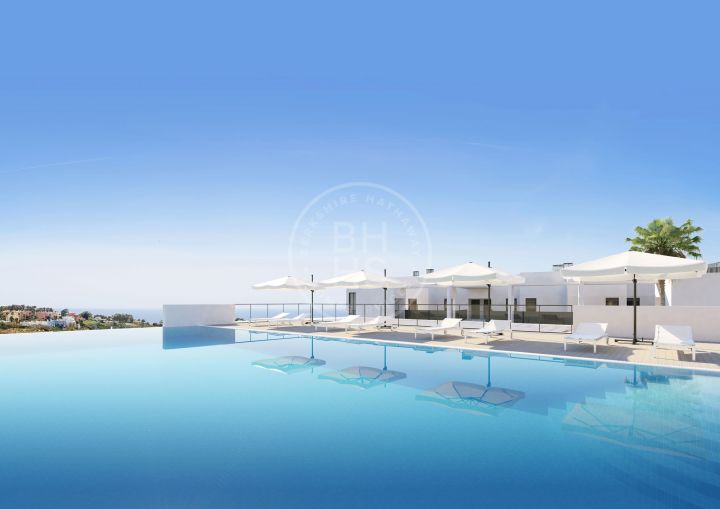 Modern penthouse in an brand-new development with splendid sea views next to Sotogrande