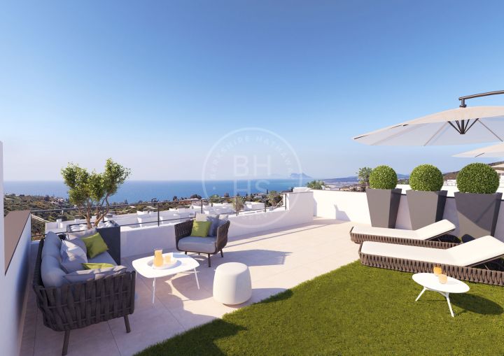 Modern first-floor apartment in a brand-new development with splendid sea views next to Sotogrande