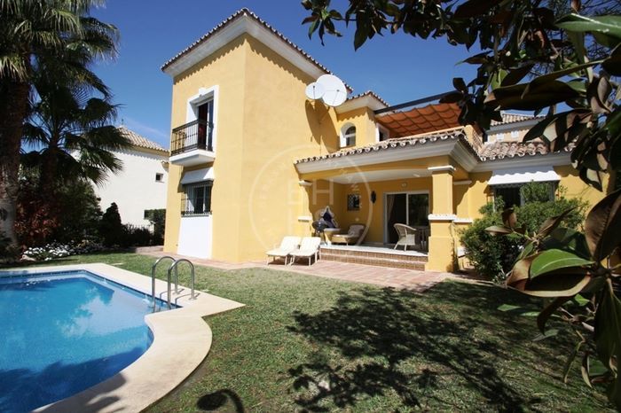 Villas for holiday rent in Marbella East