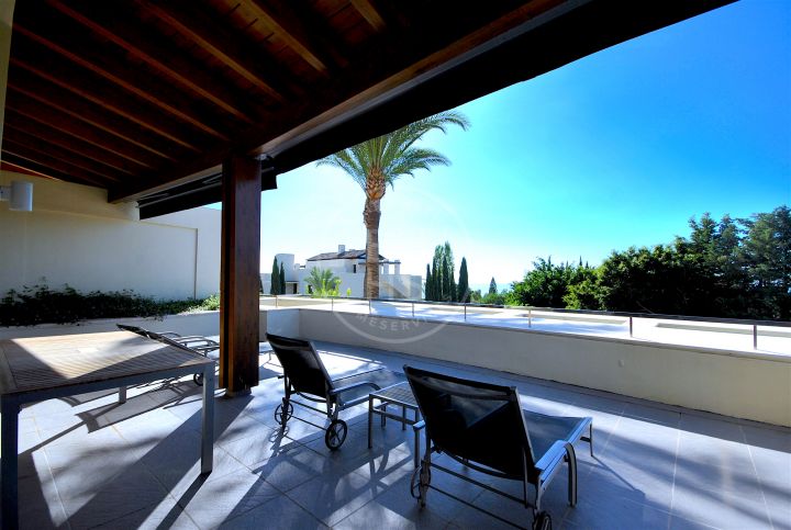 Exclusive duplex penthouse with private pool in Puente Romano