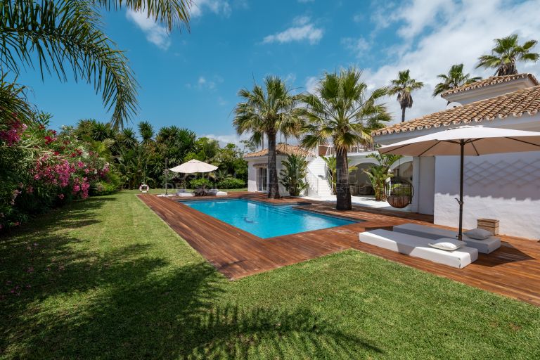 Acogedora villa de lujo, amueblada y de estilo andaluz, en Marbella Este