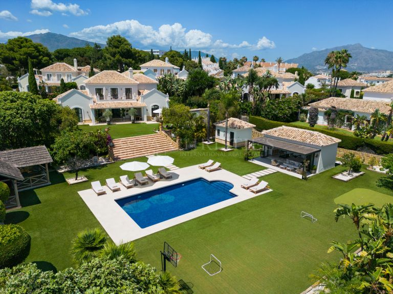 Lief villa in Estepona in Andalusisch-boho Ibiza-stijl met een prachtige en goed uitgeruste tuin