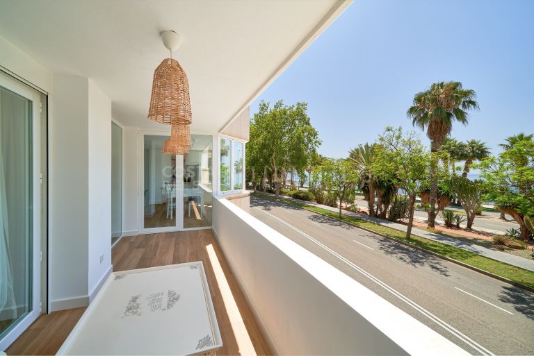 Frontline beach apartment in La Caleta, Malaga East