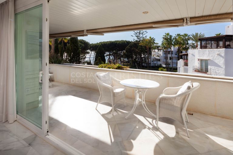 Magnífico apartamento en primera línea de playa de Marbella en Marina Mariola