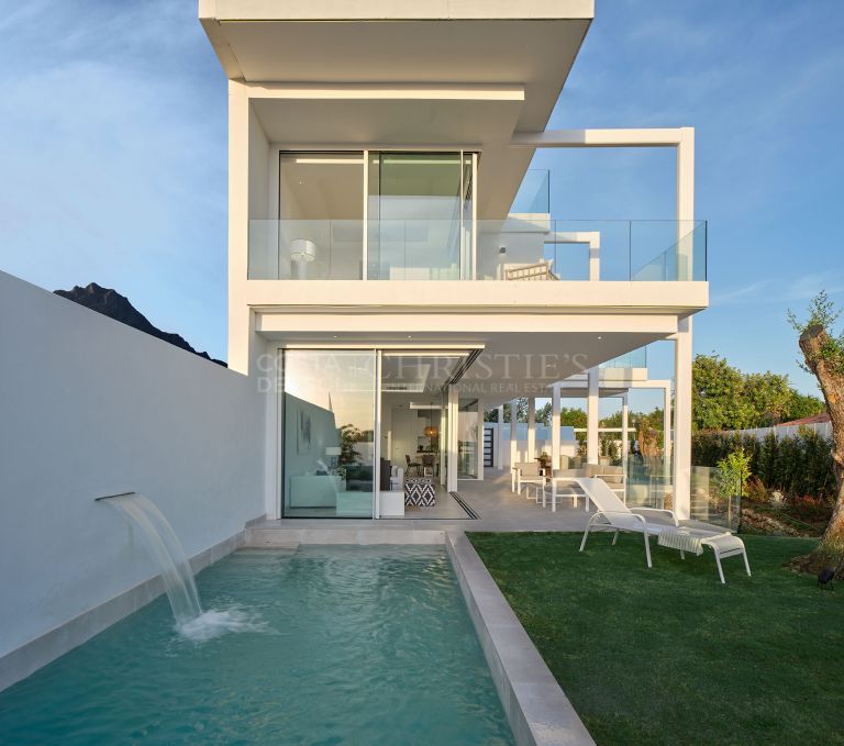 Gloednieuwe moderne villa bij Monte Paraiso