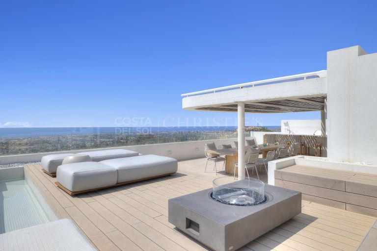 Ultra-modern penthouse met prachtig panoramisch uitzicht op zee, nieuw en omheind project in Benahavís