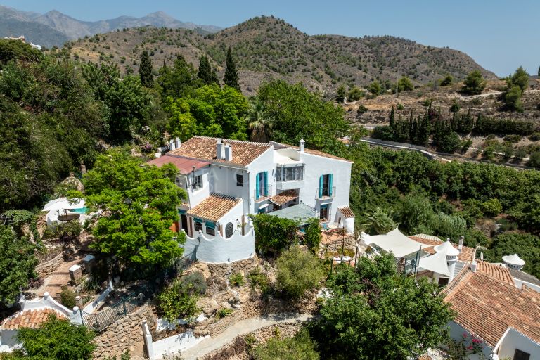 CORTIJO LA PERRINDA, czarujące schronienie w górach Frigiliana, Andaluzja