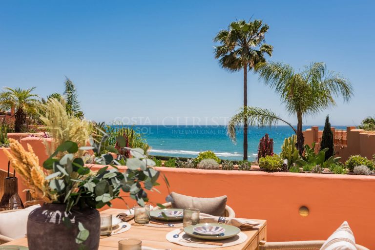 Oszałamiający, wysokiej jakości penthouse ze spektakularnym widokiem na morze na plaży w Marbella East