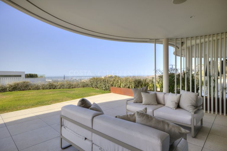 Contemporary luxury apartment with beautiful panoramic sea views, new and gated development in Benahavis