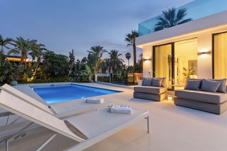 Villa de estilo ibicenca moderna en el corazón de Nueva Andalucía