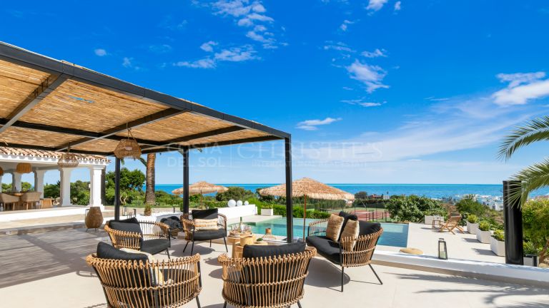 Villa with stunning sea views and private tennis court