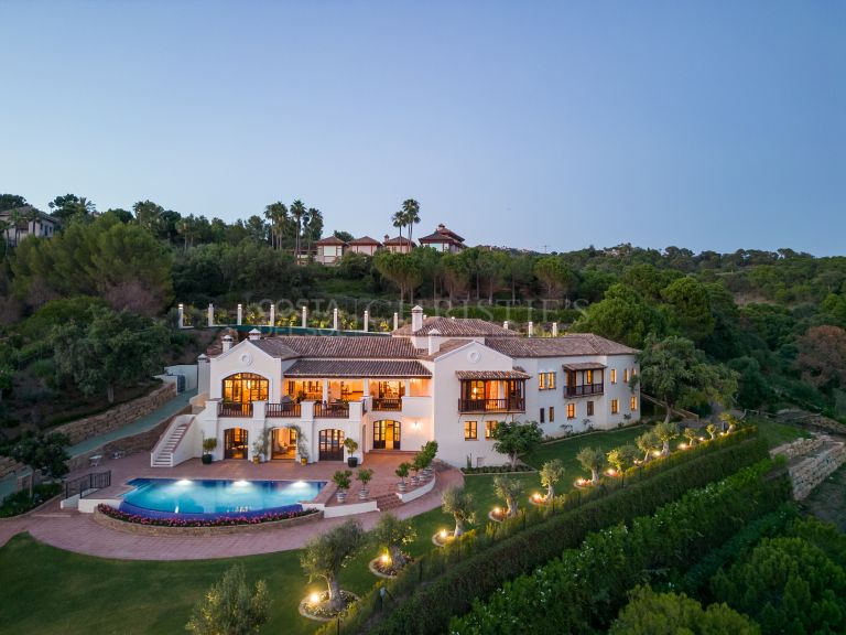 Encantadora villa de estilo andaluz con vistas de mar-monte