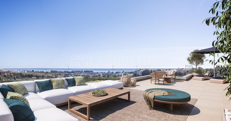 Splendid penthouse with sea views in Estepona