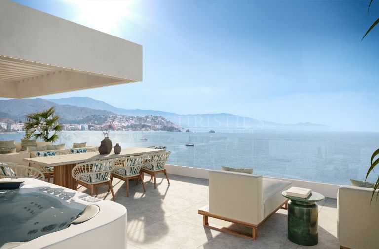 Luxury villa opposite the charming marina of Marina del Este, La Herradura, Granada