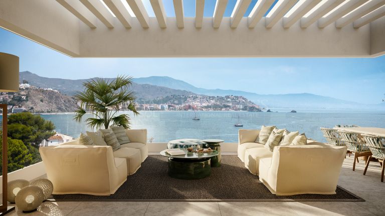 Luxe villa met uitzicht op de prachtige kliffen van Marina del Este, La Herradura, Granada