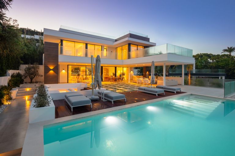 Villa te koop in Las Brisas, Nueva Andalucia