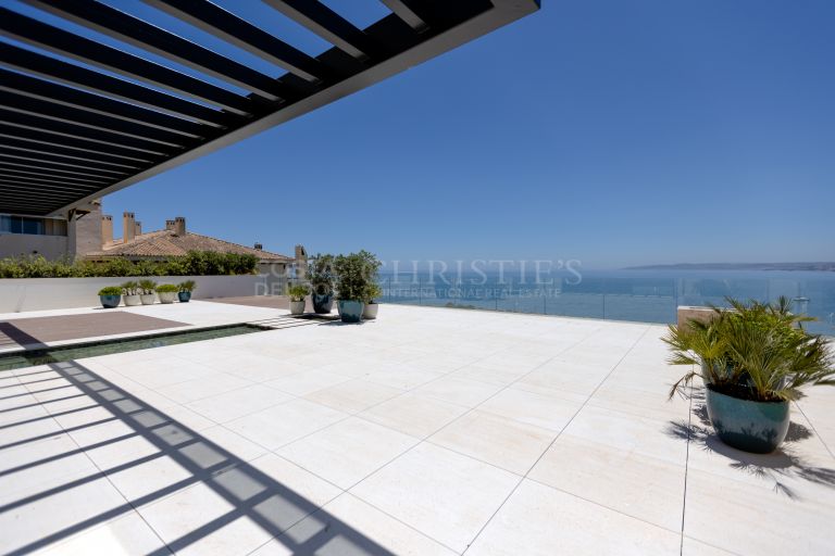 Sea front penthouse Estepona