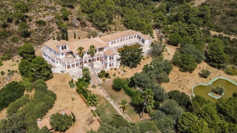 2 Majestic Villas for sale together in Arroyo de las Cañas, Estepona