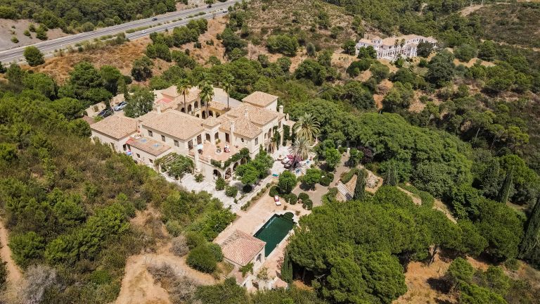 2 Majestic Villas for sale together in Arroyo de las Cañas, Estepona