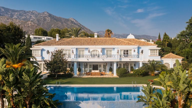Elegant Mansion in Marbella Golden Mile