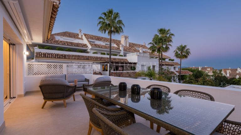 Apartment with sea views in Monte Paraíso, Marbella Golden Mile.